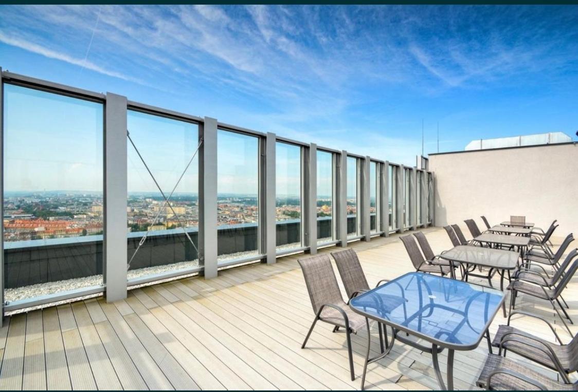 Hanza Tower De Lux Black Apartment