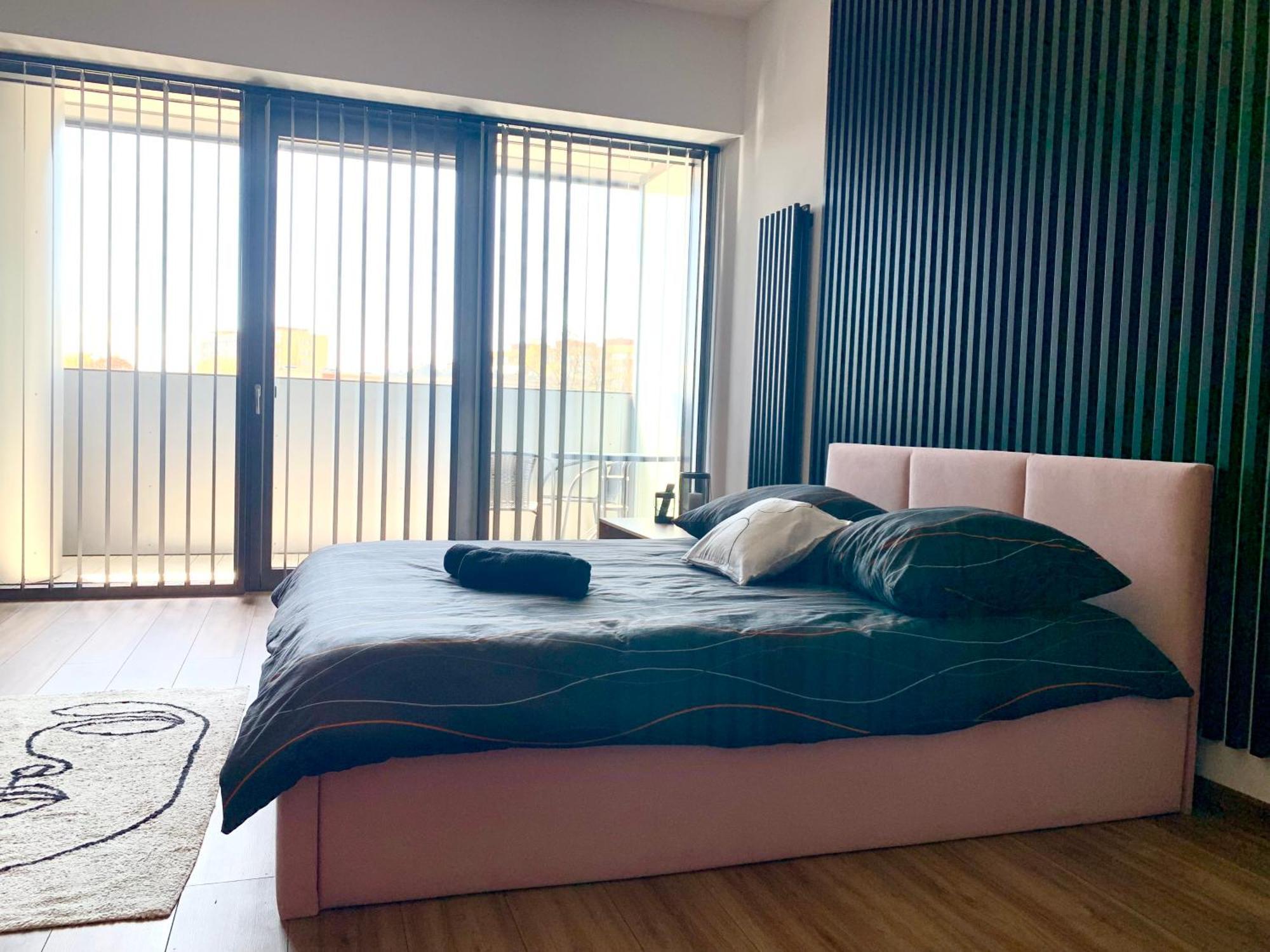 Hanza Tower De Lux Black Apartment